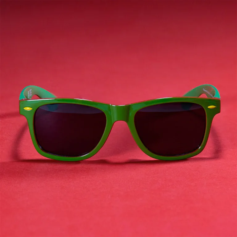 jurassic-park-sunglasses-3_e5e9b9d1-e931-47df-b25d-b92e15199f56_800x