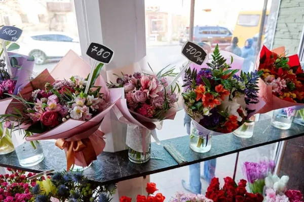 service fee for flower delivery, flower delivery costs, hidden fees in flower delivery